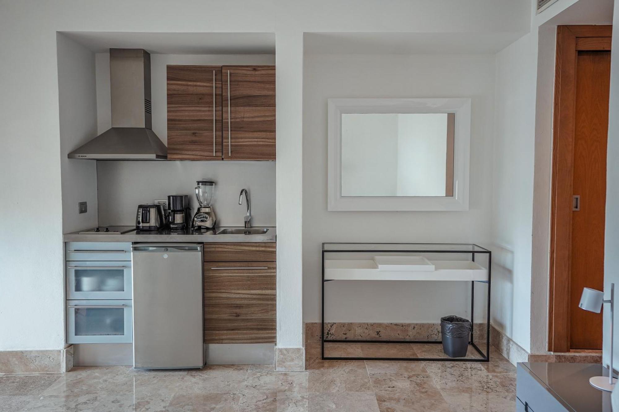 La Amada Condo With Marina View Канкун Екстериор снимка